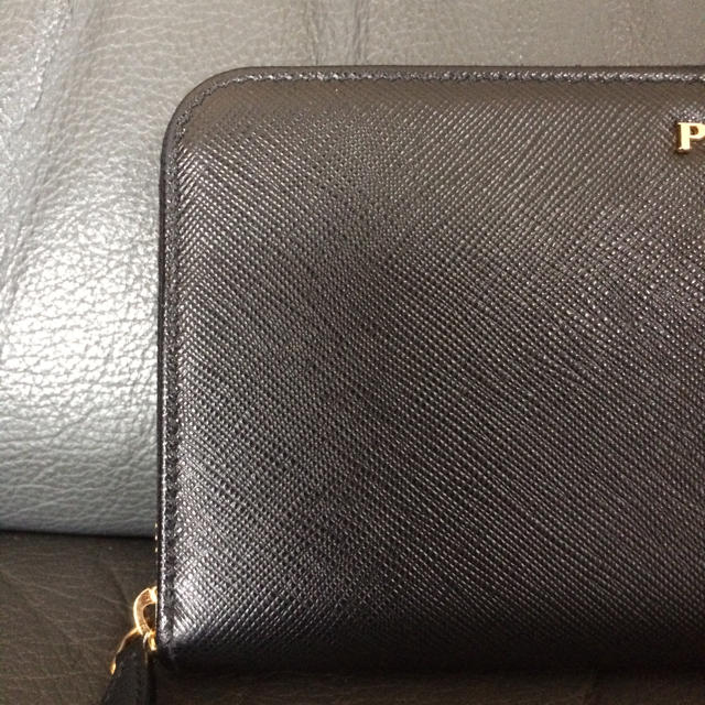 PRADA(プラダ)の新品未使用 プラダ サフィアーノレザーラウンドジップ 長財布黒ブラックバッグ黒 レディースのファッション小物(財布)の商品写真