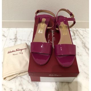 サルヴァトーレフェラガモ(Salvatore Ferragamo)のHina☆様専用　新品  サルヴァトーレ フェラガモ サンダル 7D 24cm(サンダル)