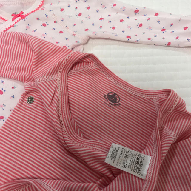 PETIT BATEAU(プチバトー)のピンク プチバトー 下着2枚セット サイズ60 キッズ/ベビー/マタニティのベビー服(~85cm)(肌着/下着)の商品写真