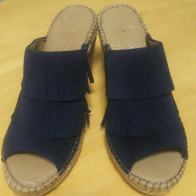gaimo(ガイモ)のおいちゃんさん専用　GAIMO スエードフリンジウェッジサンダル レディースの靴/シューズ(サンダル)の商品写真