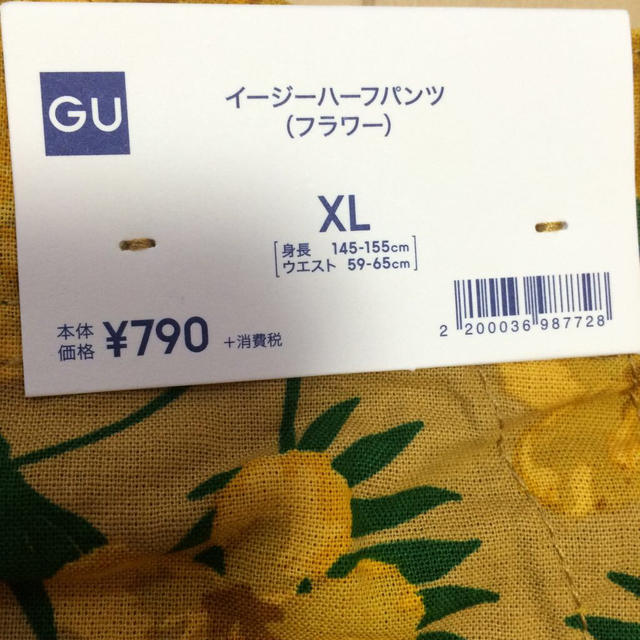 GU(ジーユー)のGUフラワー柄ショートパンツ キッズ/ベビー/マタニティのキッズ服男の子用(90cm~)(パンツ/スパッツ)の商品写真