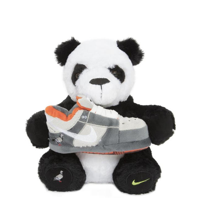 NIKE(ナイキ)のNike SB Staple Pigeon Panda Plush ぬいぐるみ エンタメ/ホビーのおもちゃ/ぬいぐるみ(ぬいぐるみ)の商品写真