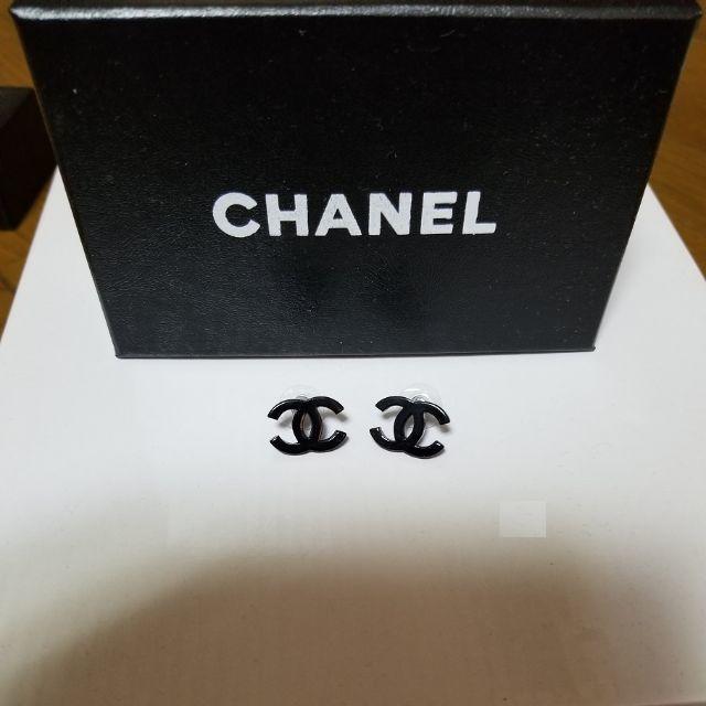 CHANEL(シャネル)の新品　定番ＣＣロゴマーク　黒ピアス　ブラック レディースのアクセサリー(ピアス)の商品写真