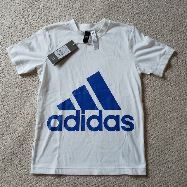 adidas(アディダス)のアディダス 140㎝ Tシャツ 新品 キッズ/ベビー/マタニティのキッズ服男の子用(90cm~)(Tシャツ/カットソー)の商品写真