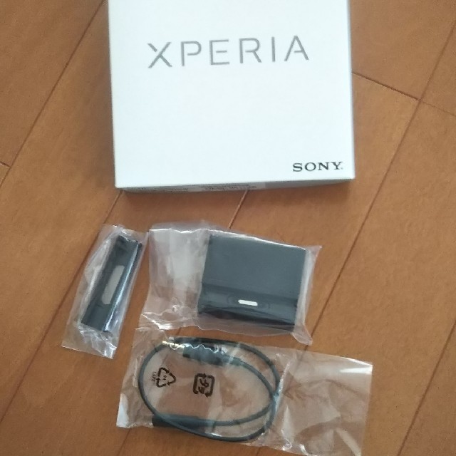 Xperia(エクスペリア)のERIE様専用   Xperia  z1  SO-01F   卓上ホルダ スマホ/家電/カメラのスマートフォン/携帯電話(バッテリー/充電器)の商品写真