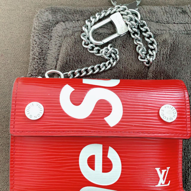 vuitton supreme コラボ エピ 財布 チェーンウォレット