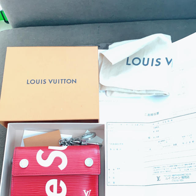 LOUIS VUITTON(ルイヴィトン)のvuitton supreme コラボ エピ 財布 チェーンウォレット メンズのファッション小物(折り財布)の商品写真