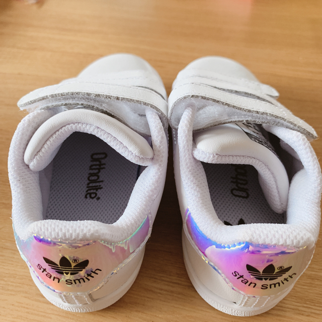 adidas(アディダス)の【専用】adidas スタンスミス オーロラカラー キッズ14cm キッズ/ベビー/マタニティのベビー靴/シューズ(~14cm)(スニーカー)の商品写真