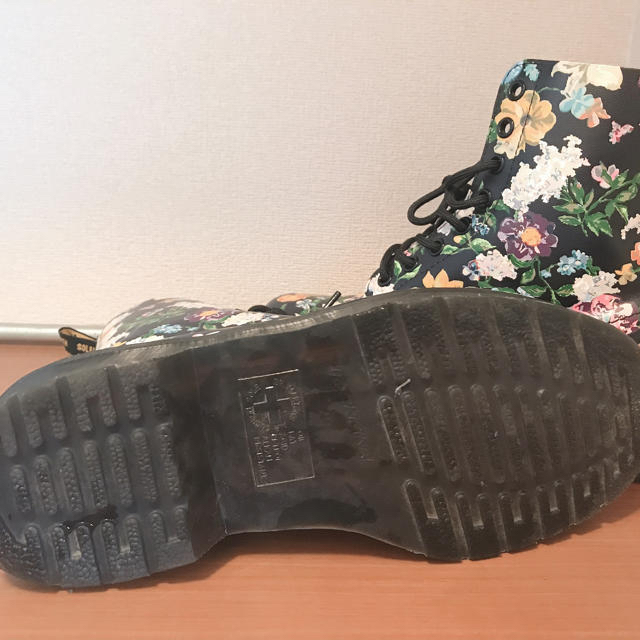 Dr.Martens(ドクターマーチン)のDr.Martens 花柄 レディースの靴/シューズ(ブーツ)の商品写真