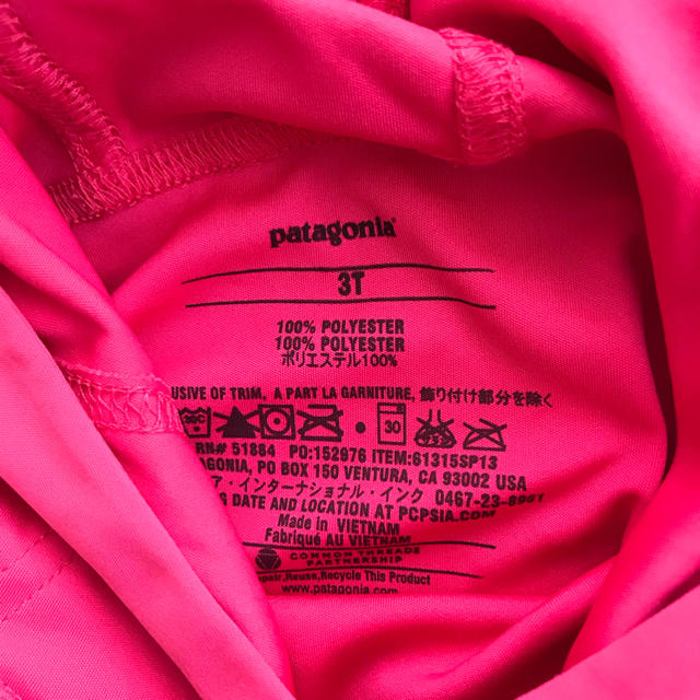 patagonia(パタゴニア)のari-na様専用！パタゴニア ラッシュガード 3T ピンク キッズ/ベビー/マタニティのキッズ服女の子用(90cm~)(水着)の商品写真