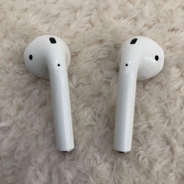 Apple(アップル)のAirPods スマホ/家電/カメラのオーディオ機器(ヘッドフォン/イヤフォン)の商品写真