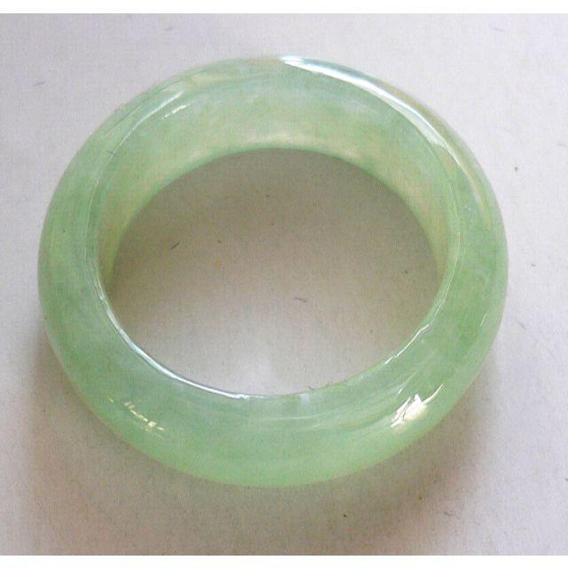 希望を叶える魔法の石　魅惑のグリーン　翡翠の指輪　１１号サイズ レディースのアクセサリー(リング(指輪))の商品写真