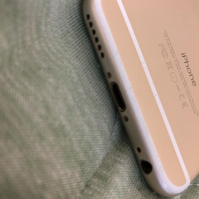 Apple(アップル)のiPhone6 ゴールド 64GB docomo SiMなし スマホ/家電/カメラのスマートフォン/携帯電話(スマートフォン本体)の商品写真