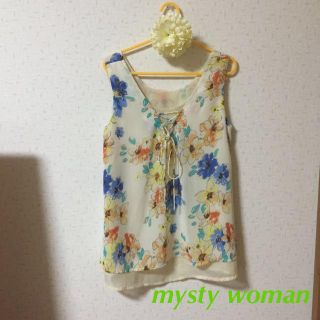 ミスティウーマン(mysty woman)の花柄トップス(カットソー(半袖/袖なし))