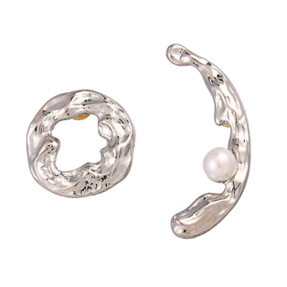 シンゾーン(Shinzone)のAsymmetry metal silver piercing No.108(ピアス)