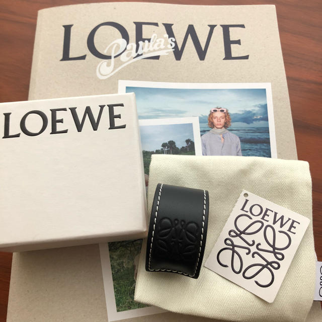 LOEWE(ロエベ)の入手困難 雑誌付き♡ロエベ  loewe ブレスレット ブラック レディースのアクセサリー(ブレスレット/バングル)の商品写真