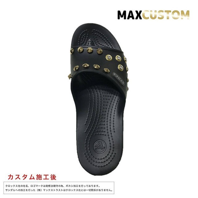 crocs(クロックス)のクロックス 黒  金 パンク カスタム crocs スワロ  25-29 新品 メンズの靴/シューズ(サンダル)の商品写真