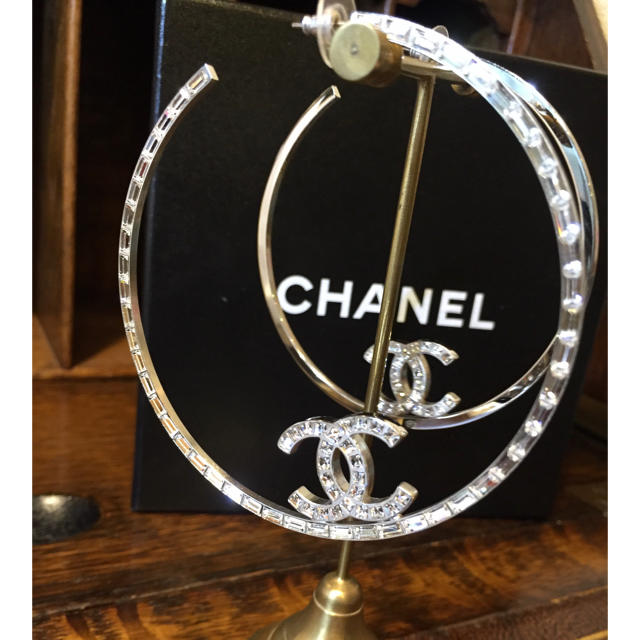 CHANEL(シャネル)のりょうま様 専用 ⭐︎CHANEL  特大 ピアス ⭐︎ 箱 保存袋 説明書付き レディースのアクセサリー(ピアス)の商品写真