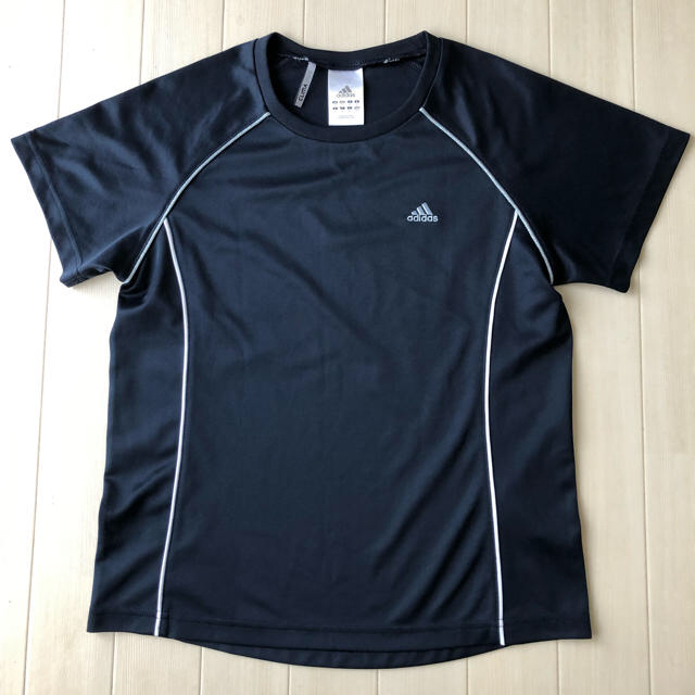 adidas(アディダス)のadidas アディダス Tシャツ Mサイズ レディースのトップス(Tシャツ(半袖/袖なし))の商品写真