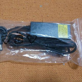 東芝 ACアダプタ+ACコ―ド（GDM900003024)新品・未使用  (バッテリー/充電器)