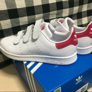 アディダス(adidas)のえりかっちん様【新品】adidasスタンスミス ベルクロ（ピンク:23.5cm）(スニーカー)