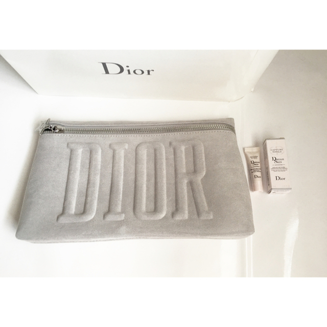 Christian Dior(クリスチャンディオール)のDior メイクポーチ&カプチュールトータル ドリームスキン  コスメ/美容のキット/セット(コフレ/メイクアップセット)の商品写真