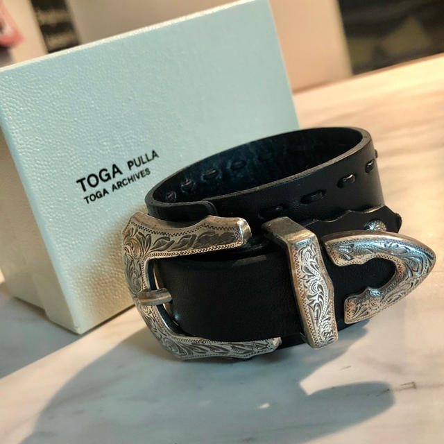 TOGA PULLA メタルバングル-