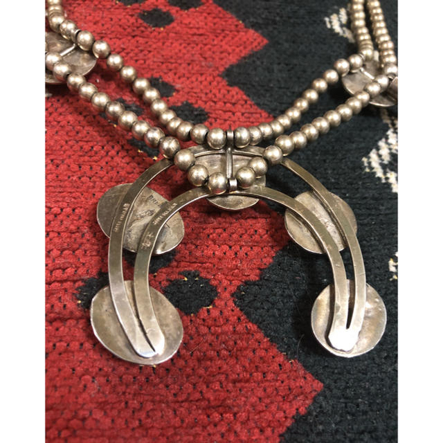 お値下げ‼️navajo ナジャ ナバホ族 スカッシュブロッサム  メンズのアクセサリー(ネックレス)の商品写真
