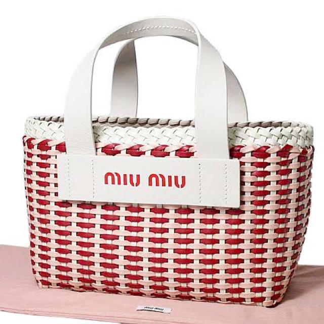 miumiu(ミュウミュウ)のミルクティー様専用 レディースのバッグ(ハンドバッグ)の商品写真