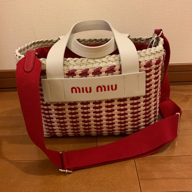 miumiu(ミュウミュウ)のミルクティー様専用 レディースのバッグ(ハンドバッグ)の商品写真