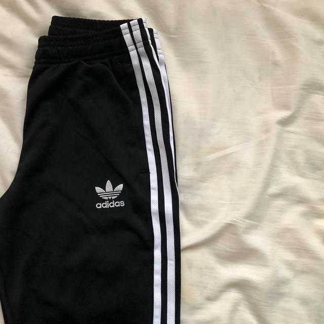 adidas(アディダス)のアディダス パンツ キッズ/ベビー/マタニティのキッズ服男の子用(90cm~)(パンツ/スパッツ)の商品写真