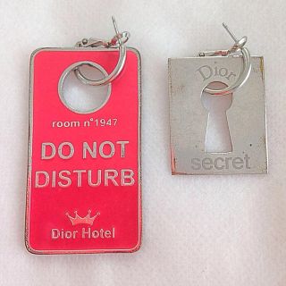 ディオール(Dior)のDior ドッグタグ ピアス ピンク(ピアス)