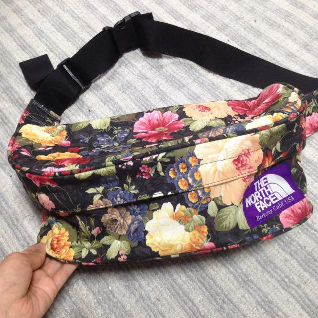 THE NORTH FACE - ノースフェイス 花柄ショルダーバッグの通販 THE NORTH FACE - ノースフェイス 花柄ショルダーバッグの通販