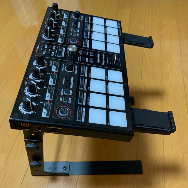 Pioneer(パイオニア)のPIONEER DJ  DDJ SP1  ＋ スタンド 楽器のDJ機器(DJコントローラー)の商品写真