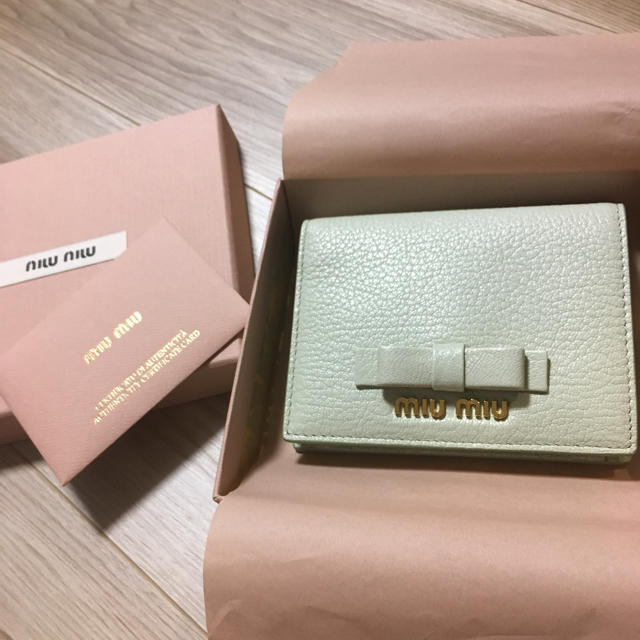 miumiu(ミュウミュウ)のMIU MIU 折り財布 グリーン ミュウミュウ  レディースのファッション小物(財布)の商品写真