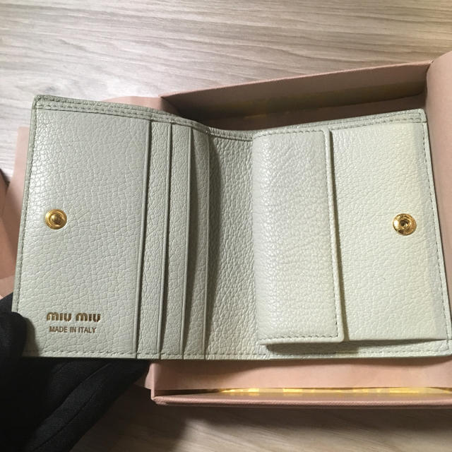 miumiu(ミュウミュウ)のMIU MIU 折り財布 グリーン ミュウミュウ  レディースのファッション小物(財布)の商品写真