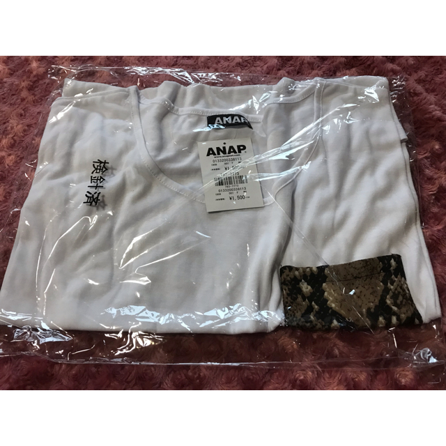 ANAP(アナップ)のANAP パイソンポケットTシャツ 新品タグ付き レディースのトップス(Tシャツ(半袖/袖なし))の商品写真