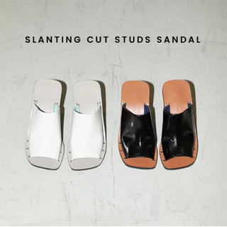 スライ(SLY)のSLANTING CUT STUDS SANDAL(サンダル)