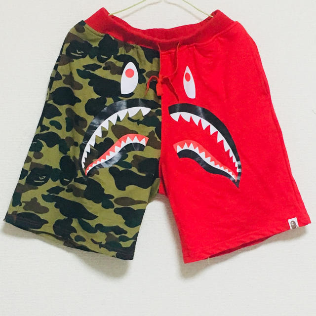 A BATHING APE(アベイシングエイプ)のbape SHARK SWEAT SHORTS パンツ メンズのパンツ(ショートパンツ)の商品写真