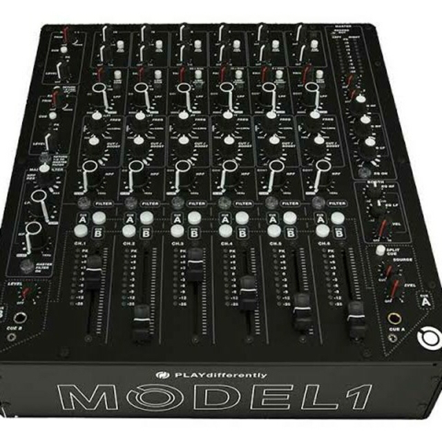 MODEL 1 PLAYdifferently　ミキサー　allen&heath 楽器のDJ機器(DJミキサー)の商品写真