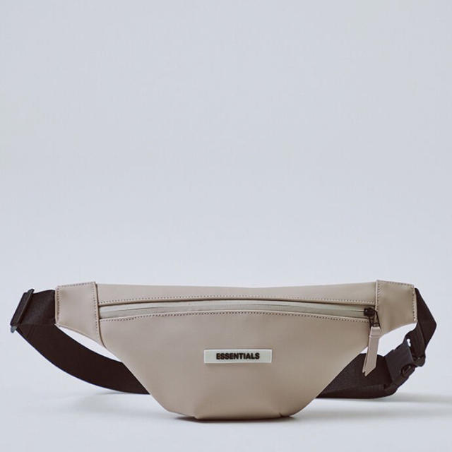 FEAR OF GOD(フィアオブゴッド)のFear of God ESSENTIALS Sling Bag tan メンズのバッグ(ボディーバッグ)の商品写真