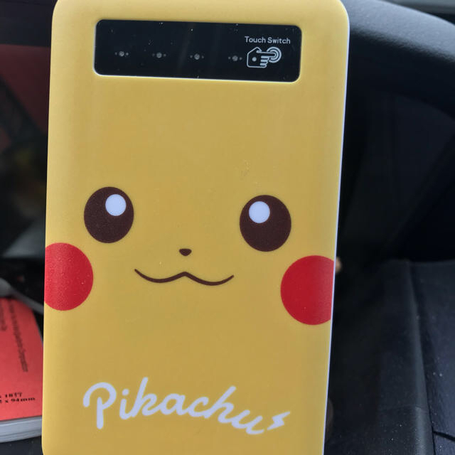 ポケモン(ポケモン)のピカチュウ のモバイルバッテリー(^^) スマホ/家電/カメラのスマートフォン/携帯電話(バッテリー/充電器)の商品写真