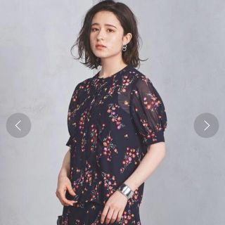 ユナイテッドアローズ(UNITED ARROWS)のユナイテッドアローズ 小花柄ブラウス ネイビー(シャツ/ブラウス(半袖/袖なし))