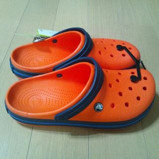 クロックス(crocs)のcrocs クロックス クロックバンド オレンジ×ネイビー 27cm.(サンダル)