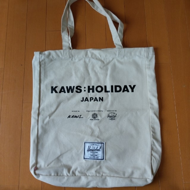 HERSCHEL(ハーシェル)のkaws holiday × herschel トートバッグ カウズ メンズのバッグ(トートバッグ)の商品写真