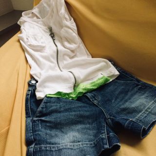 ギャップ(GAP)のGAPショートパンツ&白タンクトップ２枚【３点セット】(ショートパンツ)