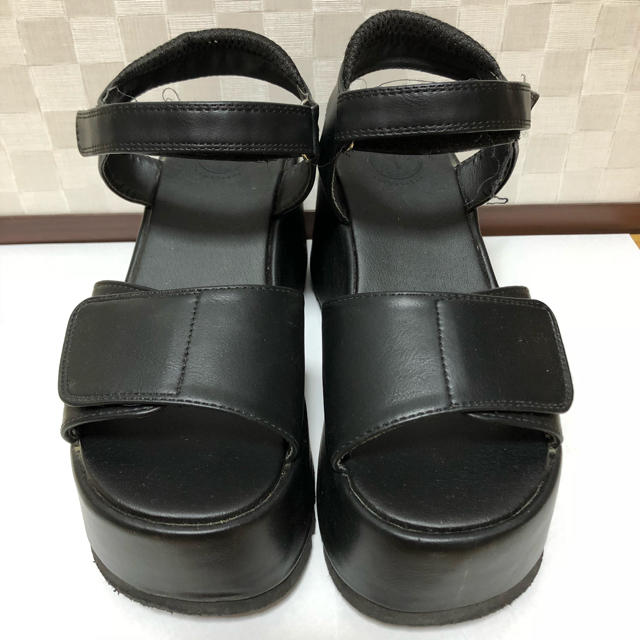 YOSUKE(ヨースケ)の美品 厚底 ヨースケ スポーツサンダル サンダル Lサイズ 黒 ブラック  レディースの靴/シューズ(サンダル)の商品写真