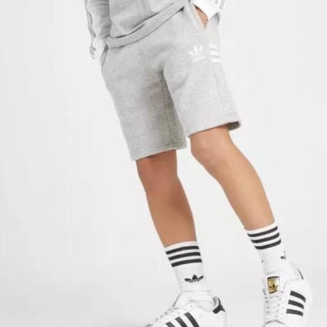 adidas(アディダス)の130cm adidas Originals アディダス kids ハーフパンツ キッズ/ベビー/マタニティのキッズ服男の子用(90cm~)(パンツ/スパッツ)の商品写真