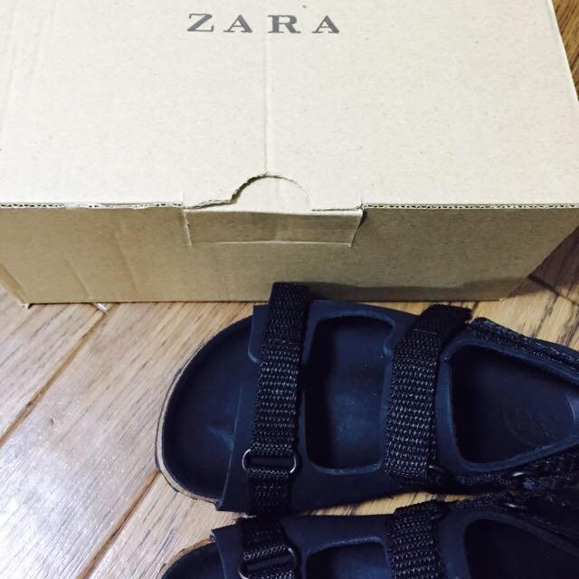 ZARA KIDS(ザラキッズ)のZARA キッズサンダル キッズ/ベビー/マタニティのキッズ靴/シューズ(15cm~)(サンダル)の商品写真