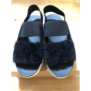 アグ(UGG)のUGG レディースサンダル 箱付き(サンダル)